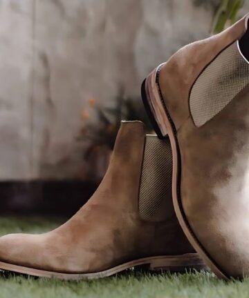 High-quality leather Chelsea boots in a classic design.