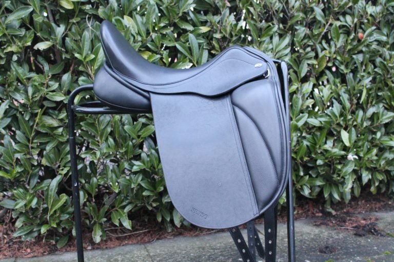 Premium Blue Dressage Saddle for Elegant Riding