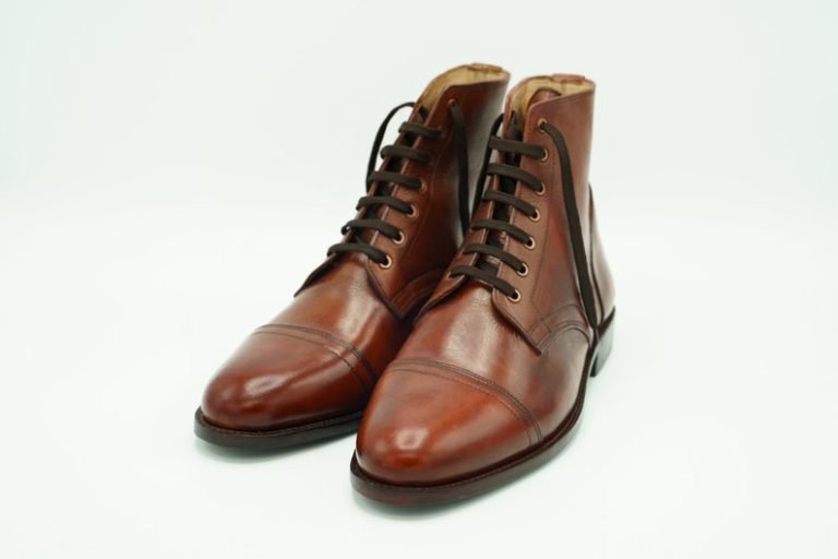 Stylish lace-up leather boots for men