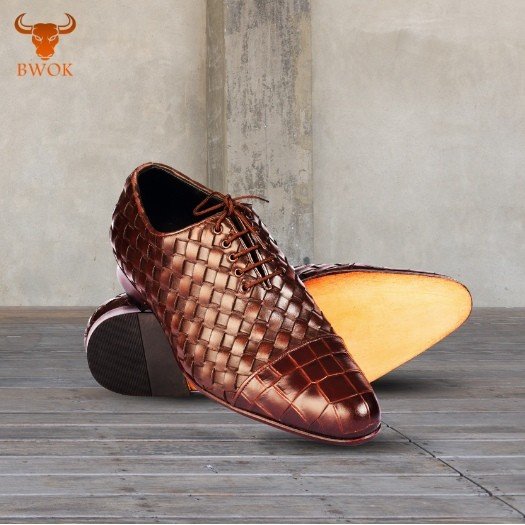 Men’s leather loafers shoes in classic brown finish