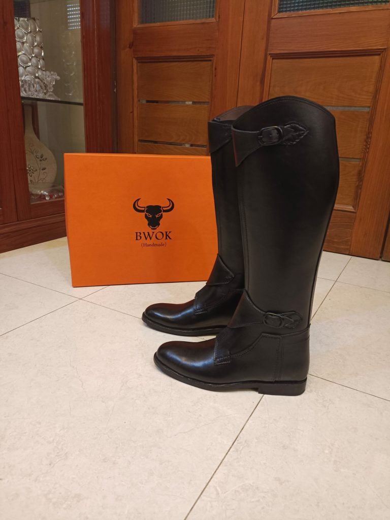 Elegant black leather premium tall boots.