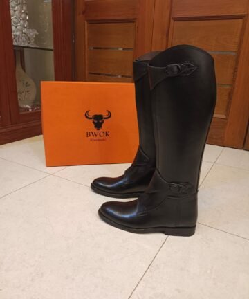 Elegant black leather premium tall boots.